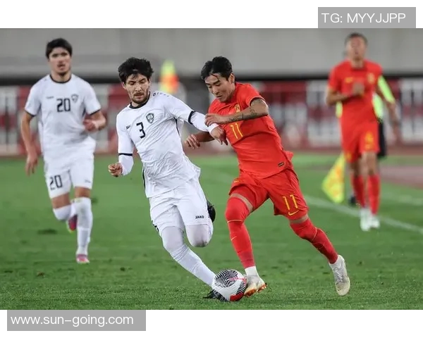 泰国足球队在对阵乌兹别克斯坦的比赛中展现实力成功获胜